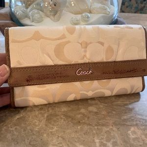Coach Optic Patent Leather and Sateen wallet with logo in cream browns New
